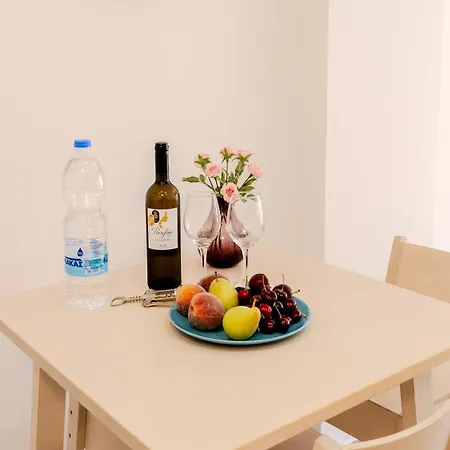City 1 Bdr, 3 Min Walk From Finikoudes Beach * Larnaca