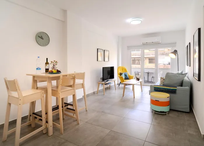 アパート Rendezvous One Bedroom Flat ラルナカ