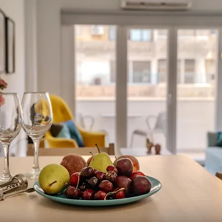 Rendezvous One Bedroom Flat דירה לרנקה